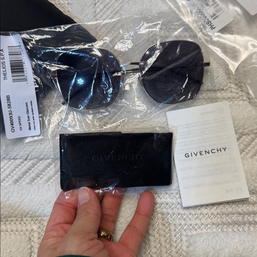 GIVENCHY - GV Speed 58mm Butterfly Sunglasses - Picture 11 of 13